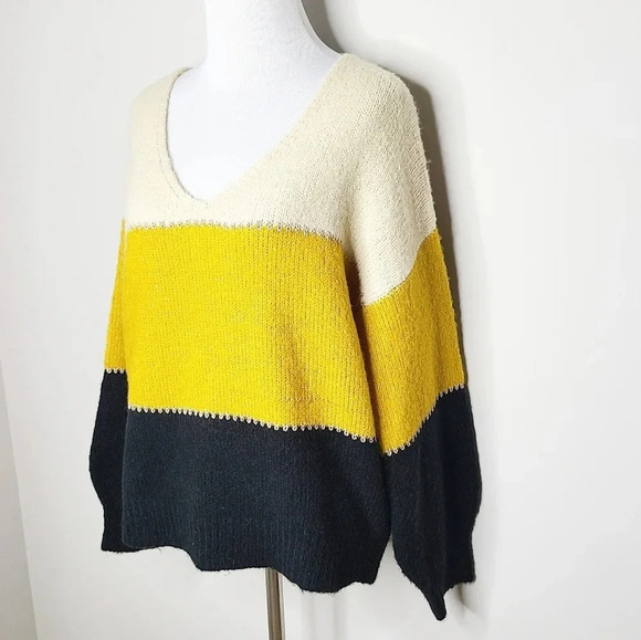 NWT Elan Colorblock V-neck Sweater S - Picture 3 of 8